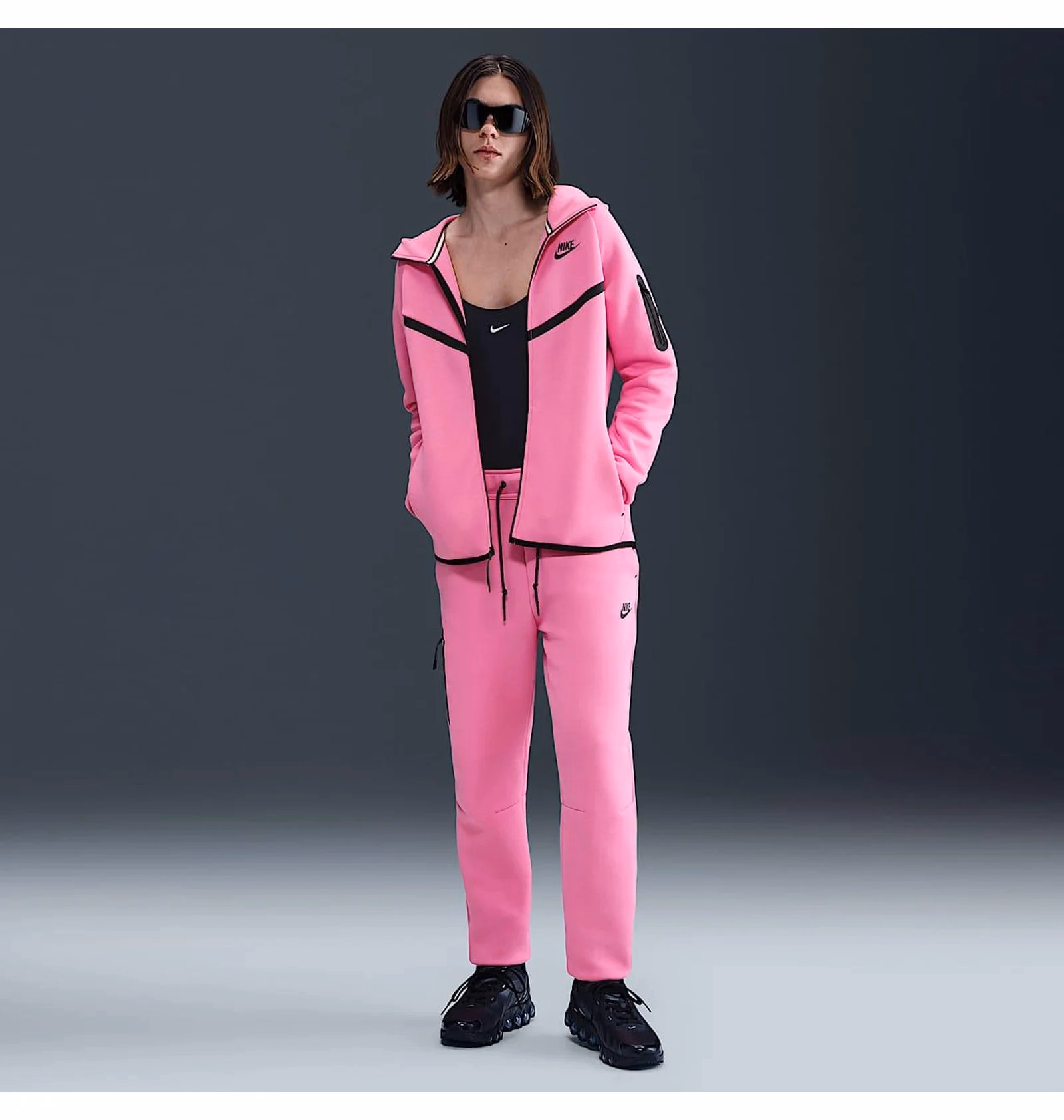 Спортивний костюм жіночий Nike Sportswear Tech Fleece HV6747-675__HV6779-675