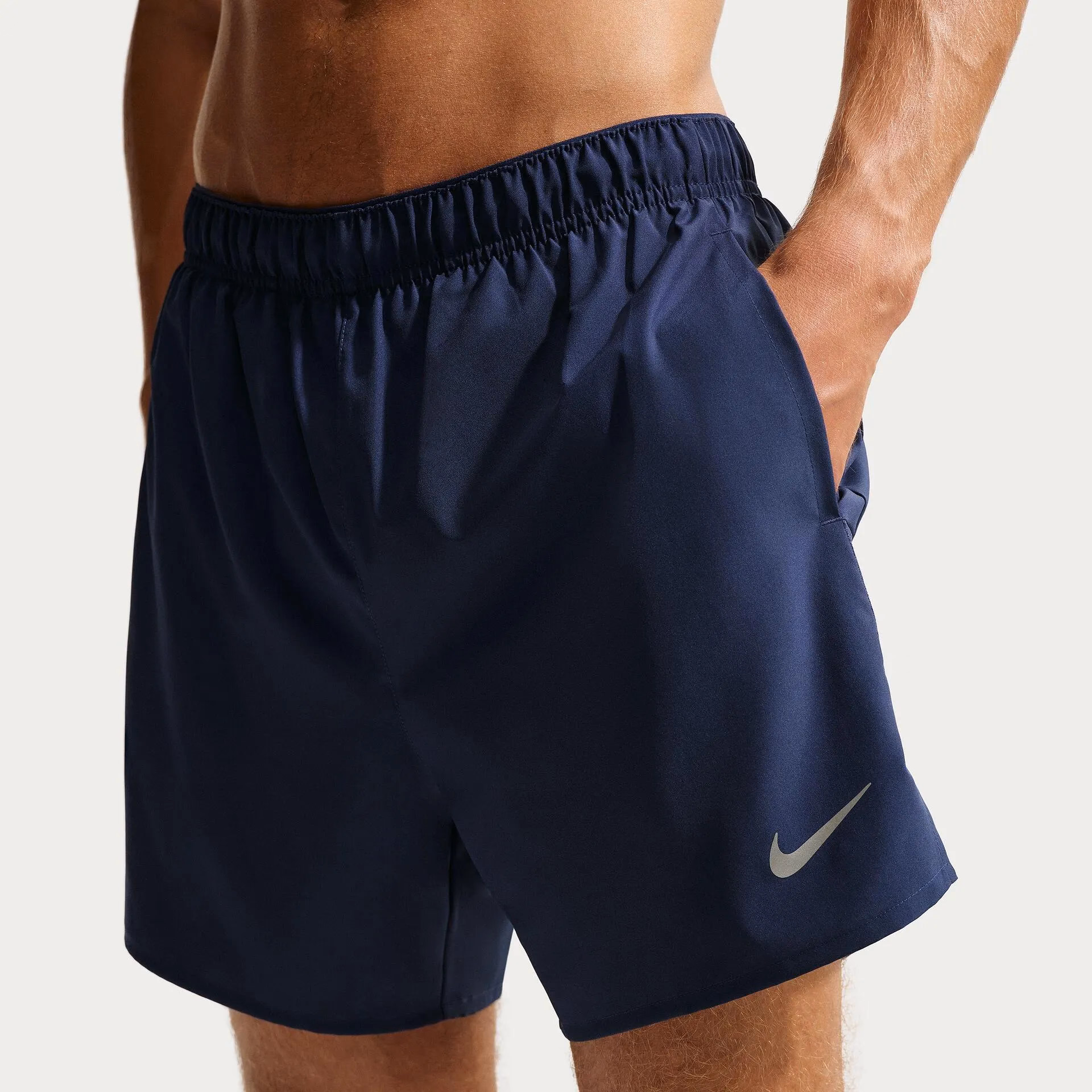 Шорти чоловічі Nike Challenger Men's Dri-FIT 12.5cm (approx.) 2-in-1 Versatile Shorts HJ3588-410