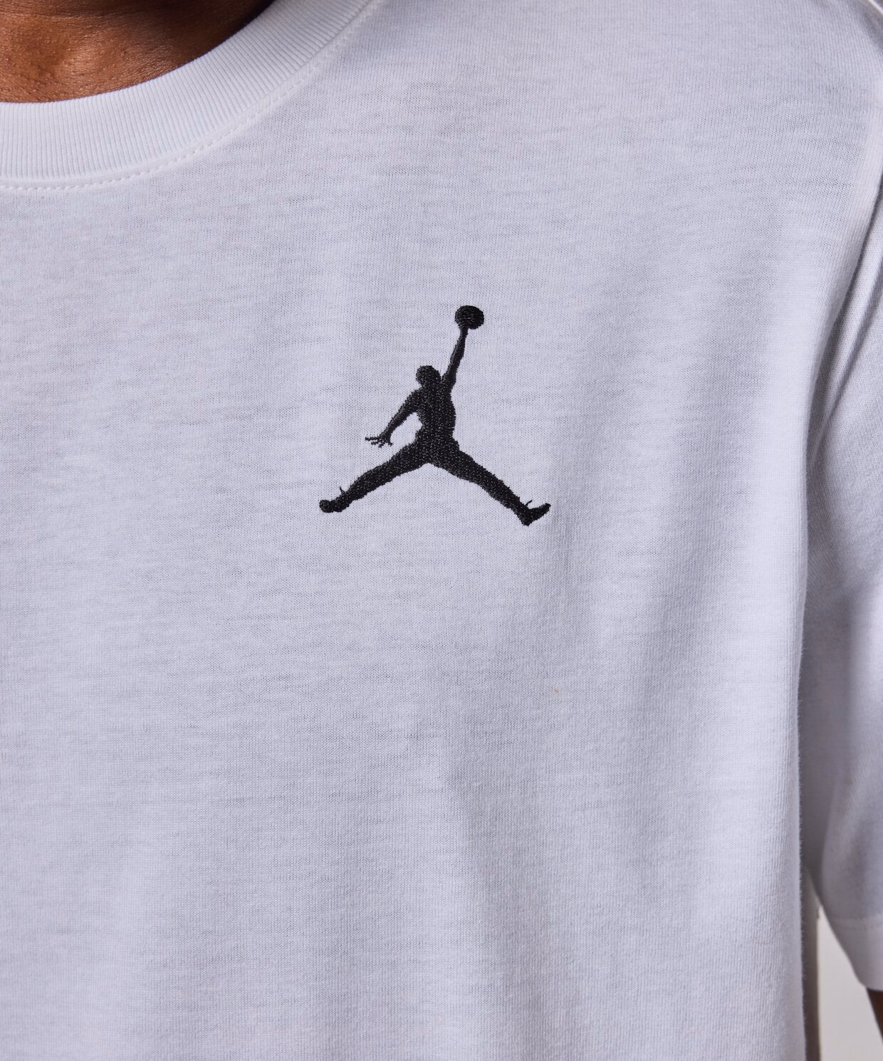 Футболка чоловіча Air Jordan J Jumpman Emb Ss Crew White DC7485-100 — фото 3