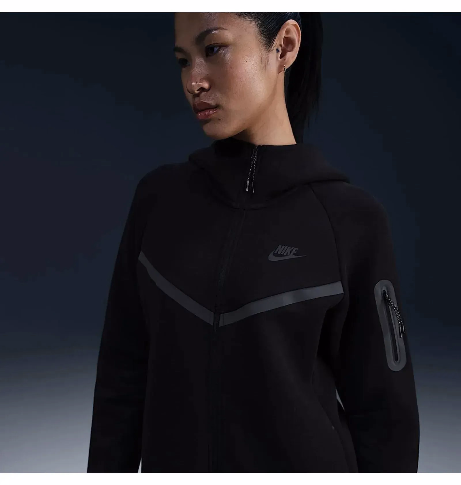 Спортивний костюм  жіночий Nike Tech Fleece Black HV6747-010__HV6779-010 — фото 4