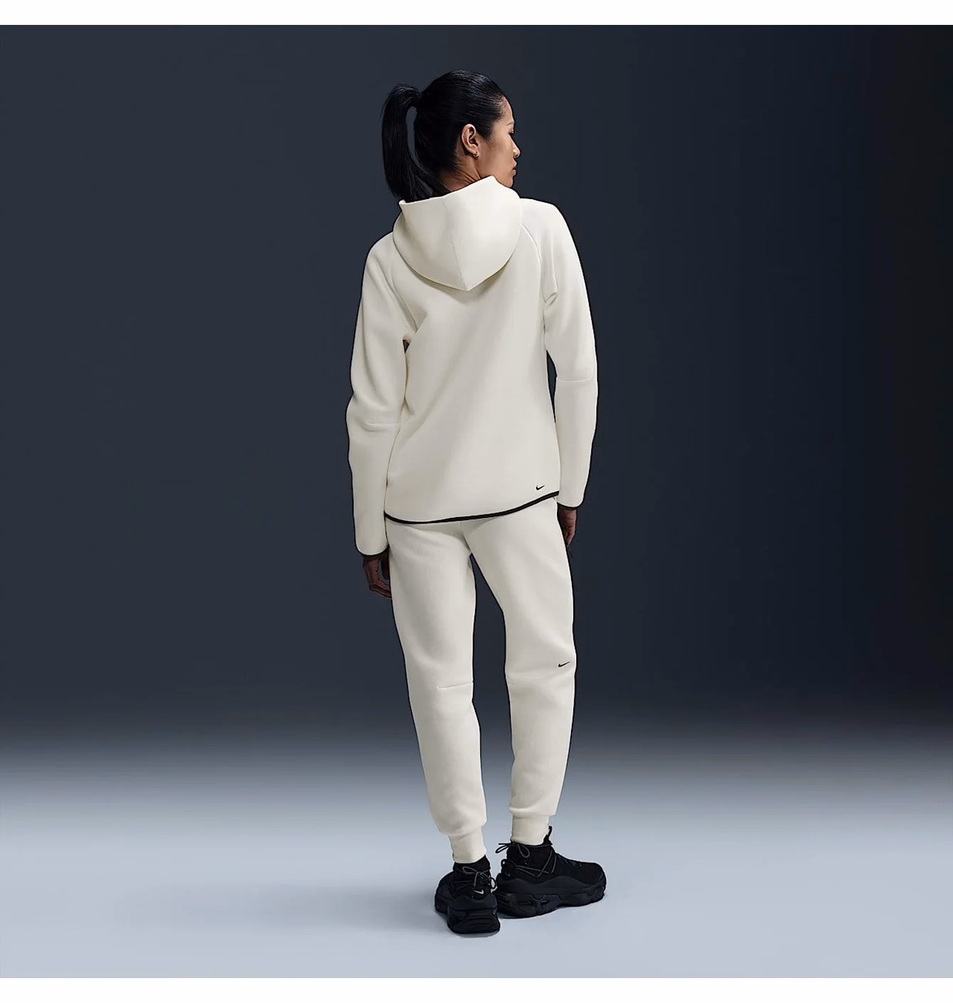 Толстовка жіноча Nike Sportswear Tech Fleece Windrunner Beige HV6747-110 — фото 5