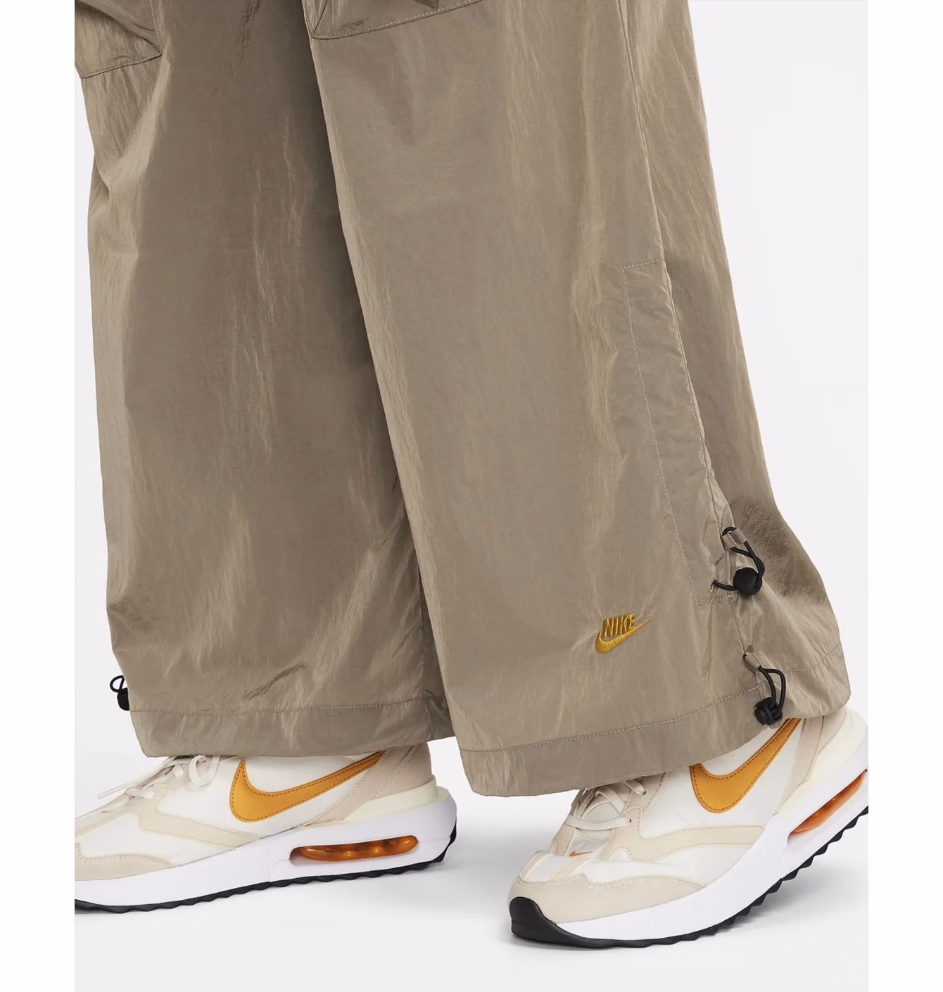 Штани жіночі Nike Sportswear Tech Pack Repel Pants FB8358-247 — фото 5