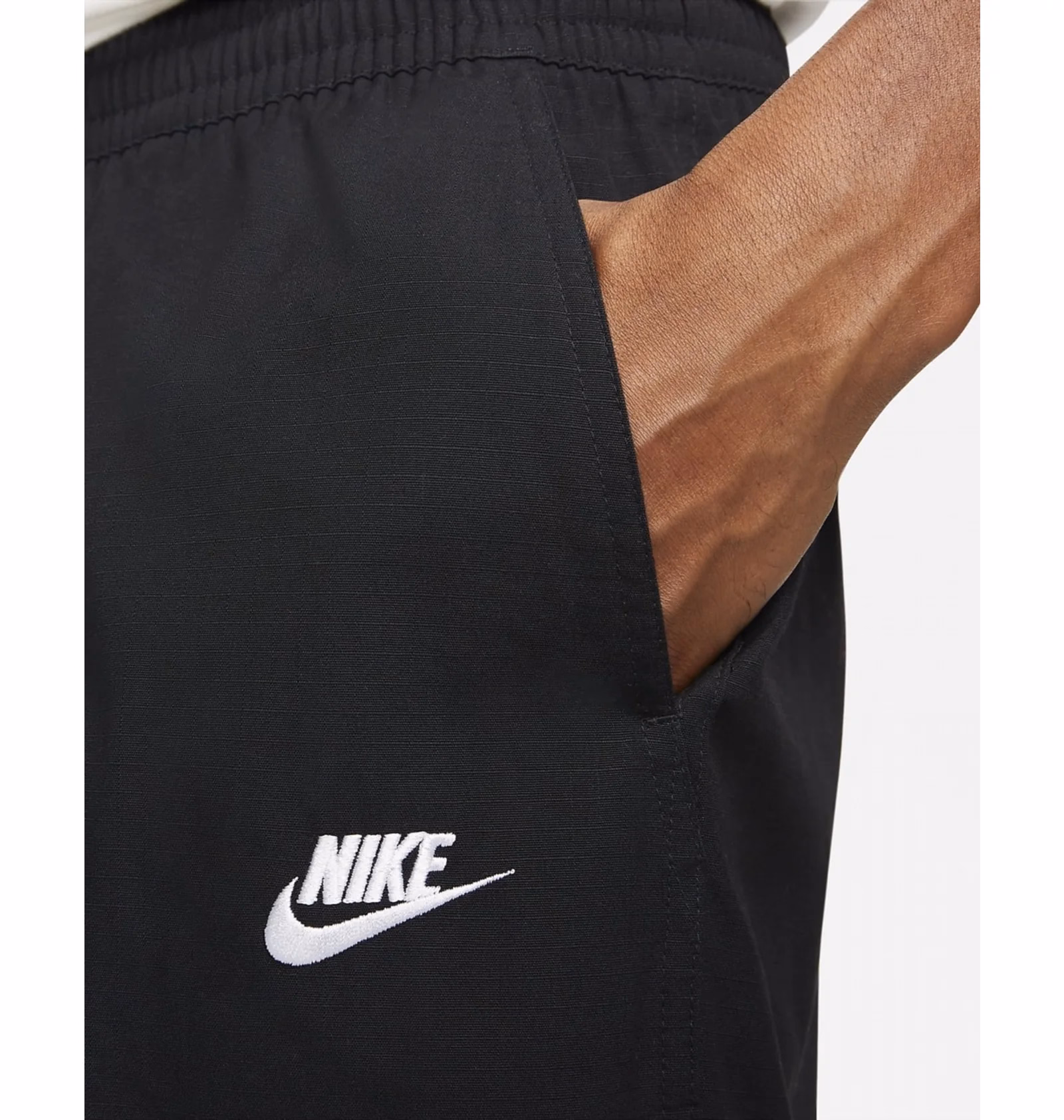 Штани чоловічі Nike Club Cargo Wvn Pant Black DX0613-010 — фото 3