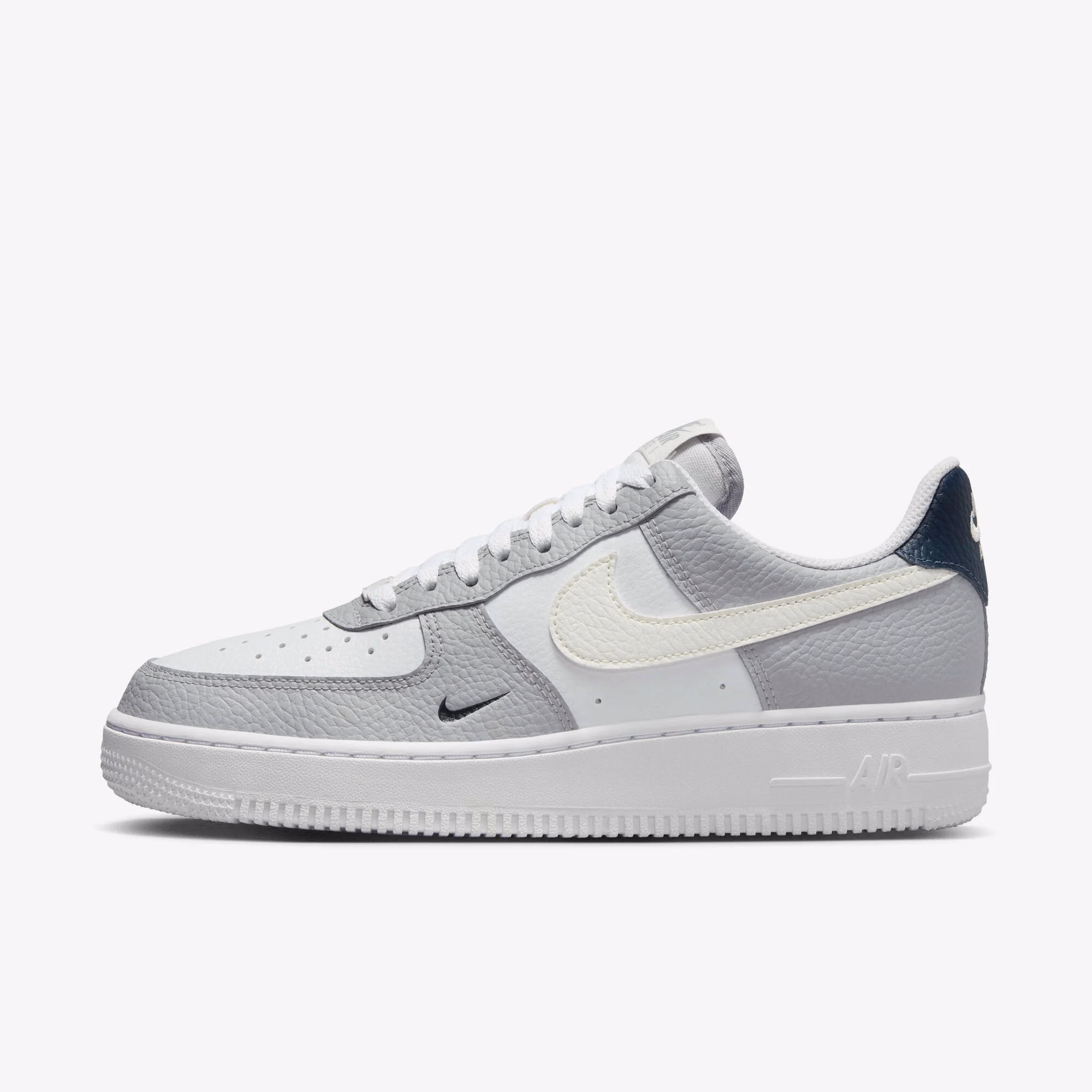 Кросівки жіночі Nike Air Force 1 ’07 HV2376-001