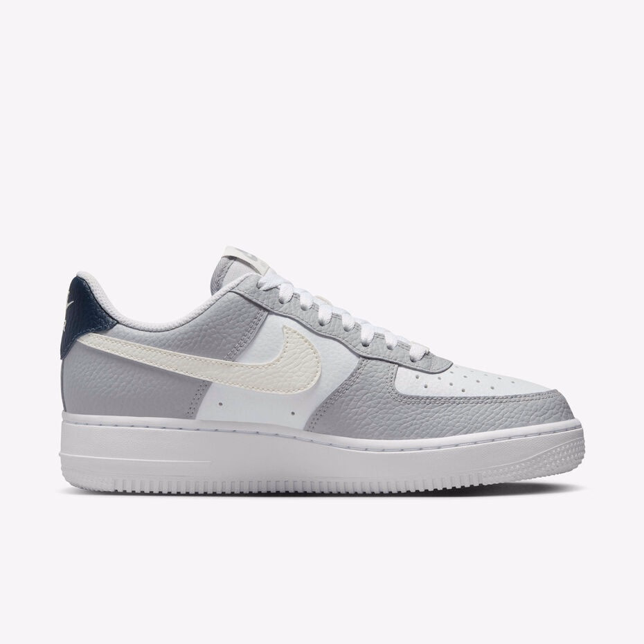 Кросівки жіночі Nike Air Force 1 ’07 HV2376-001 — фото 3