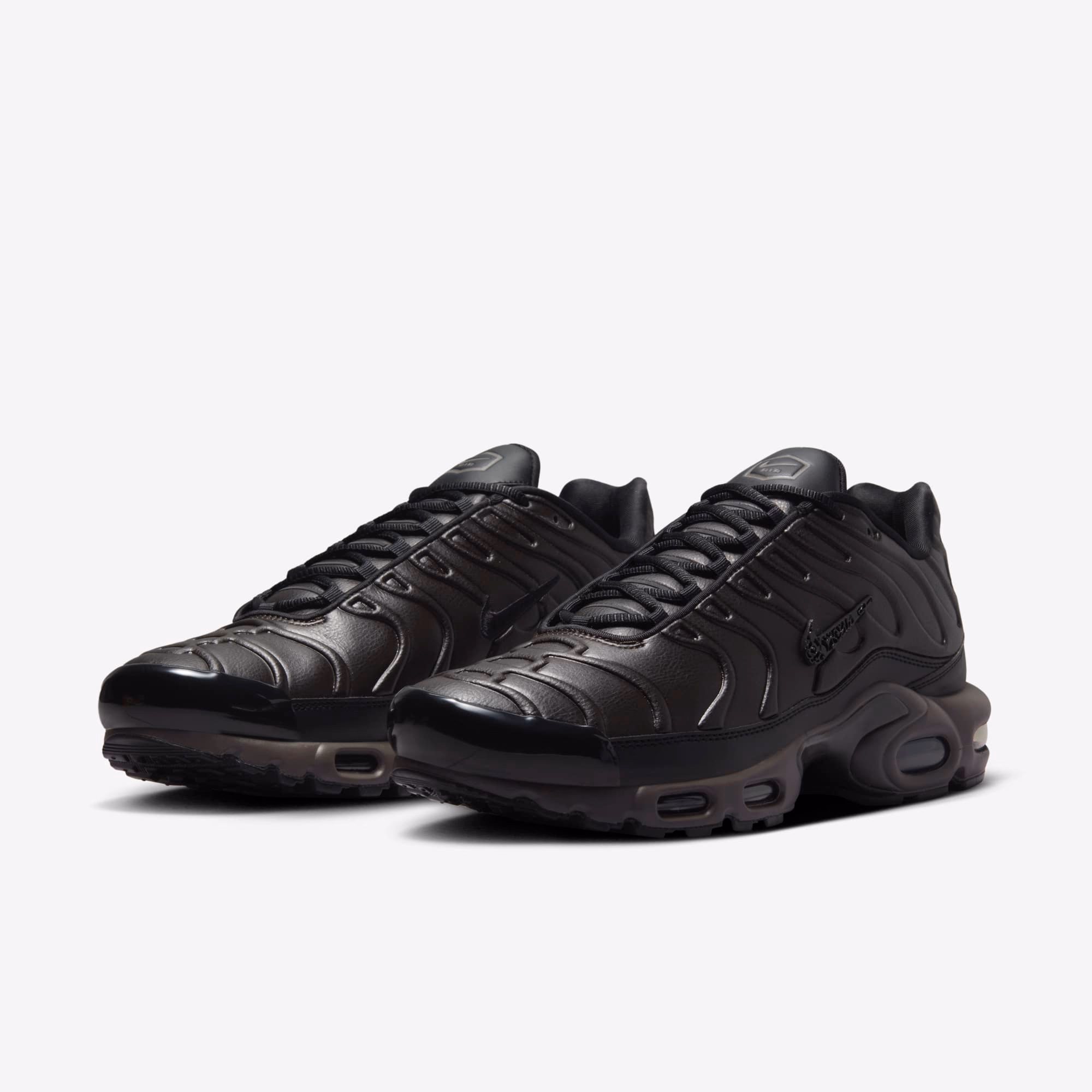 Кросівки чоловічі Nike Air Max Plus Paris Lifestyle Shoe Black HJ4519-200 — фото 2