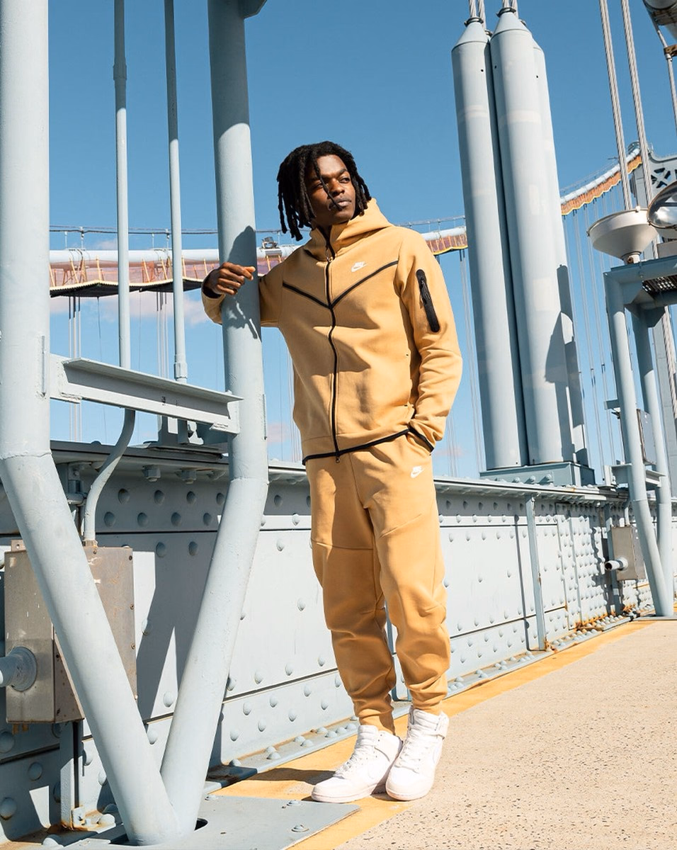 Штани чоловічі Nike Sportswear Tech Fleece Yellow CU4495-722 — фото 3
