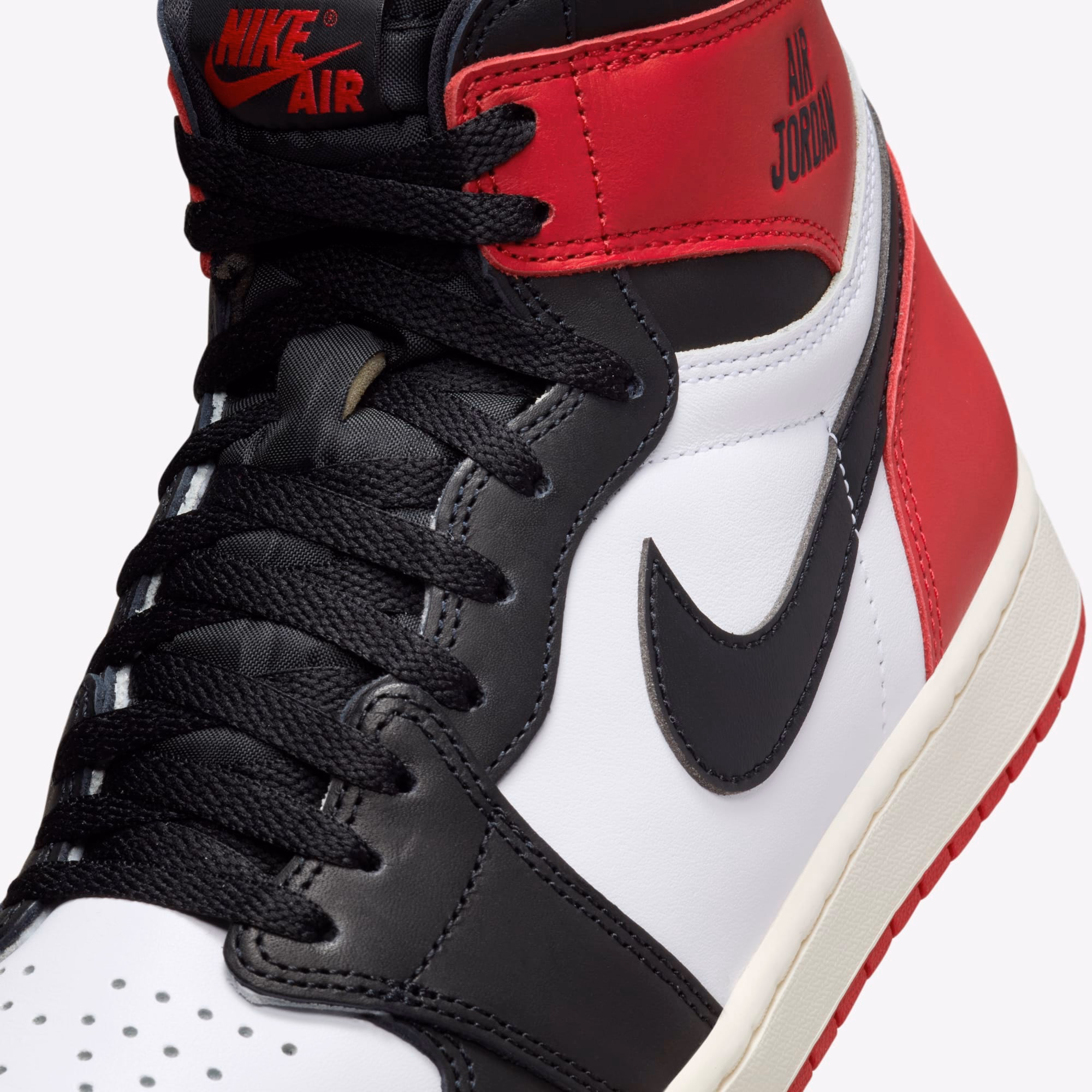 Кросівки чоловічі Air Jordan 1 Retro High OG "Black Toe" DZ5485-106 — фото 4