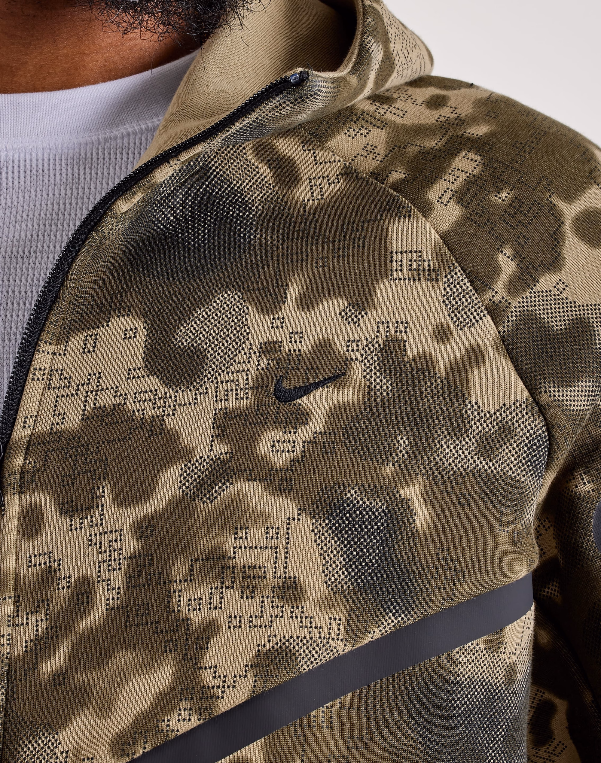 Толстовка чоловіча Nike Tech Fleece Camo/Beige HV0955-276 — фото 4