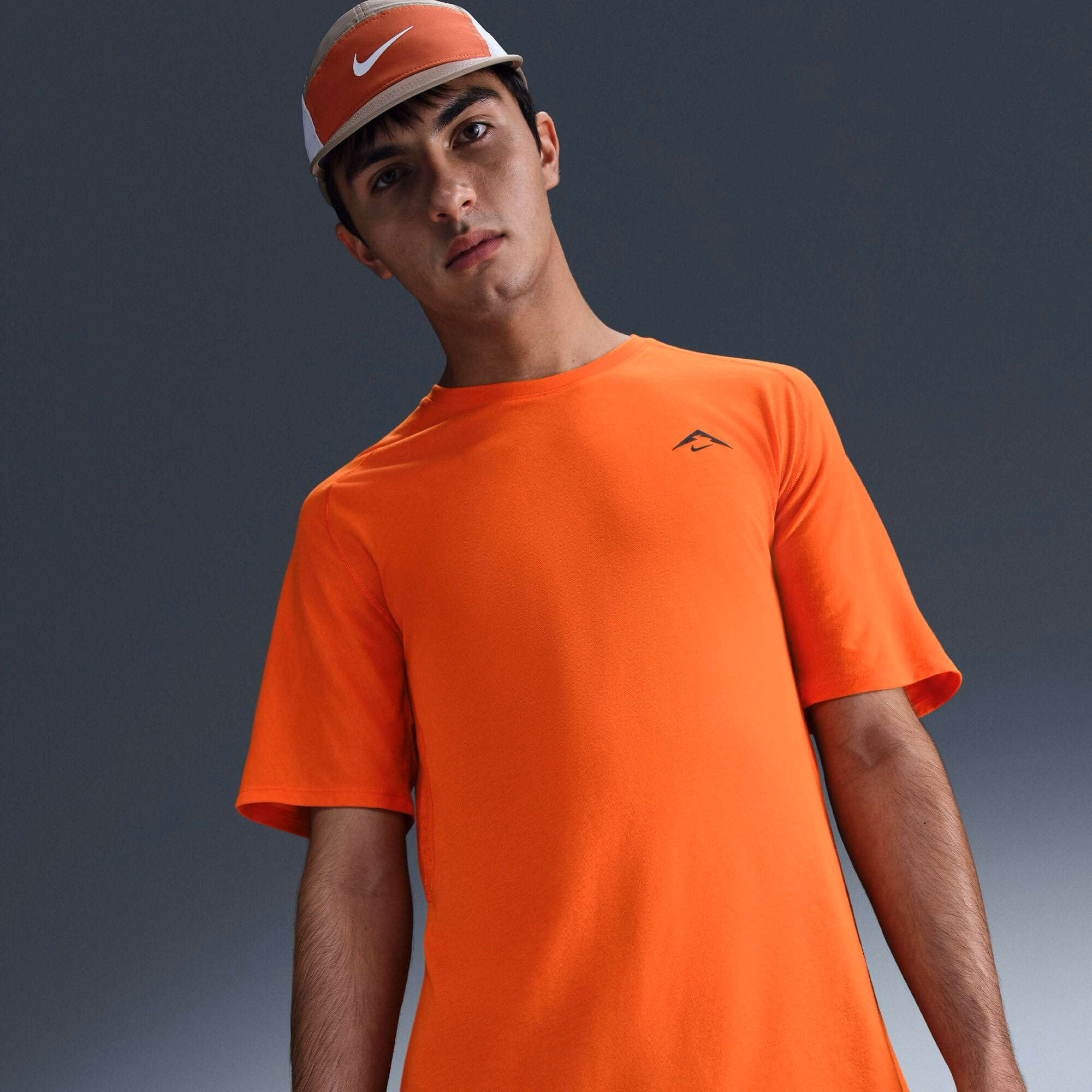 Футболка чоловіча Nike Dri-FIT ADV Solar Chase Safaty Orange HJ3580-819 — фото 3