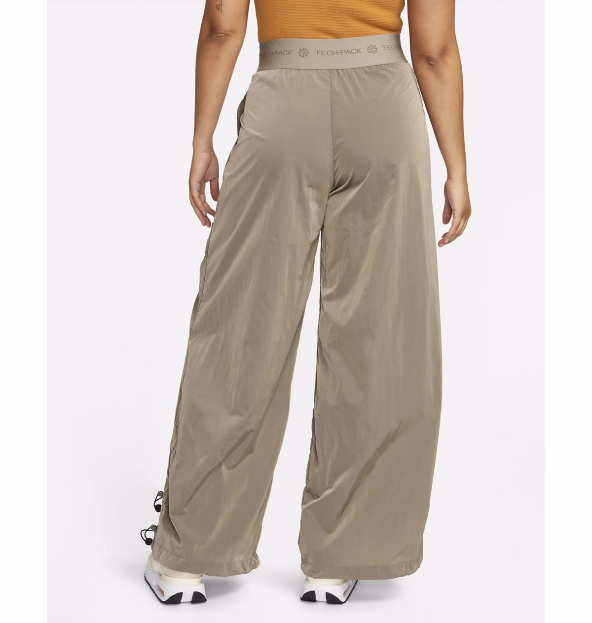 Штани жіночі Nike Sportswear Tech Pack Repel Pants FB8358-247 — фото 2