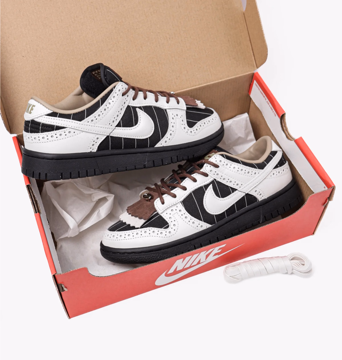 Кросівки жіночі Nike Dunk Low Lx Black/White FV3642-010 — фото 3