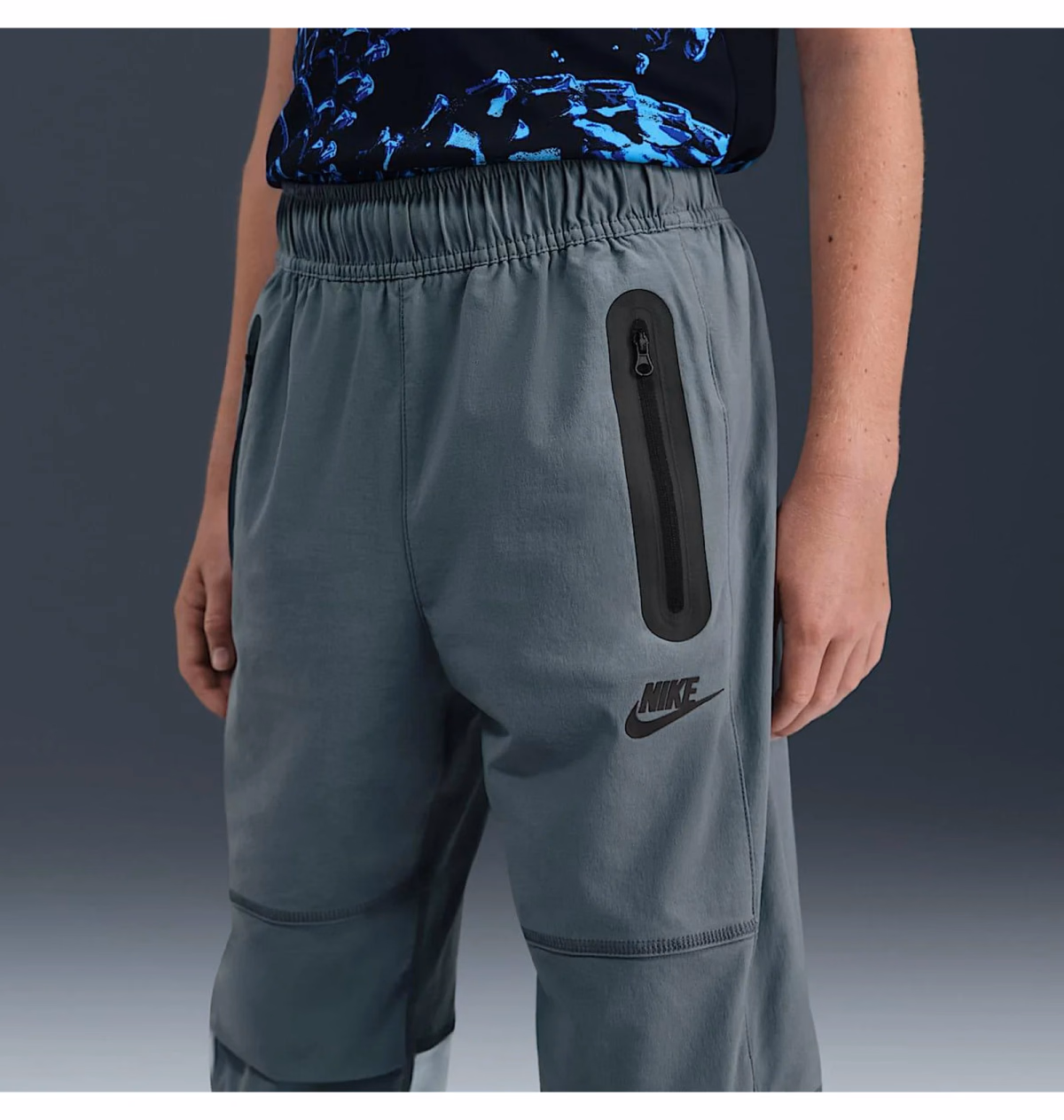 Штани дитячі Nike Tech Older Kids' (Boys') Woven Trousers HQ8921-084 — фото 2
