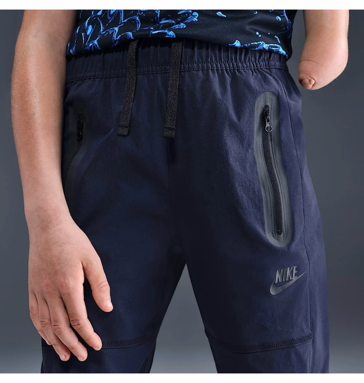 Штани дитячі Nike Tech Older Kids' (Boys') Woven Trousers Obsidian/Black HQ8921-451 — фото 2