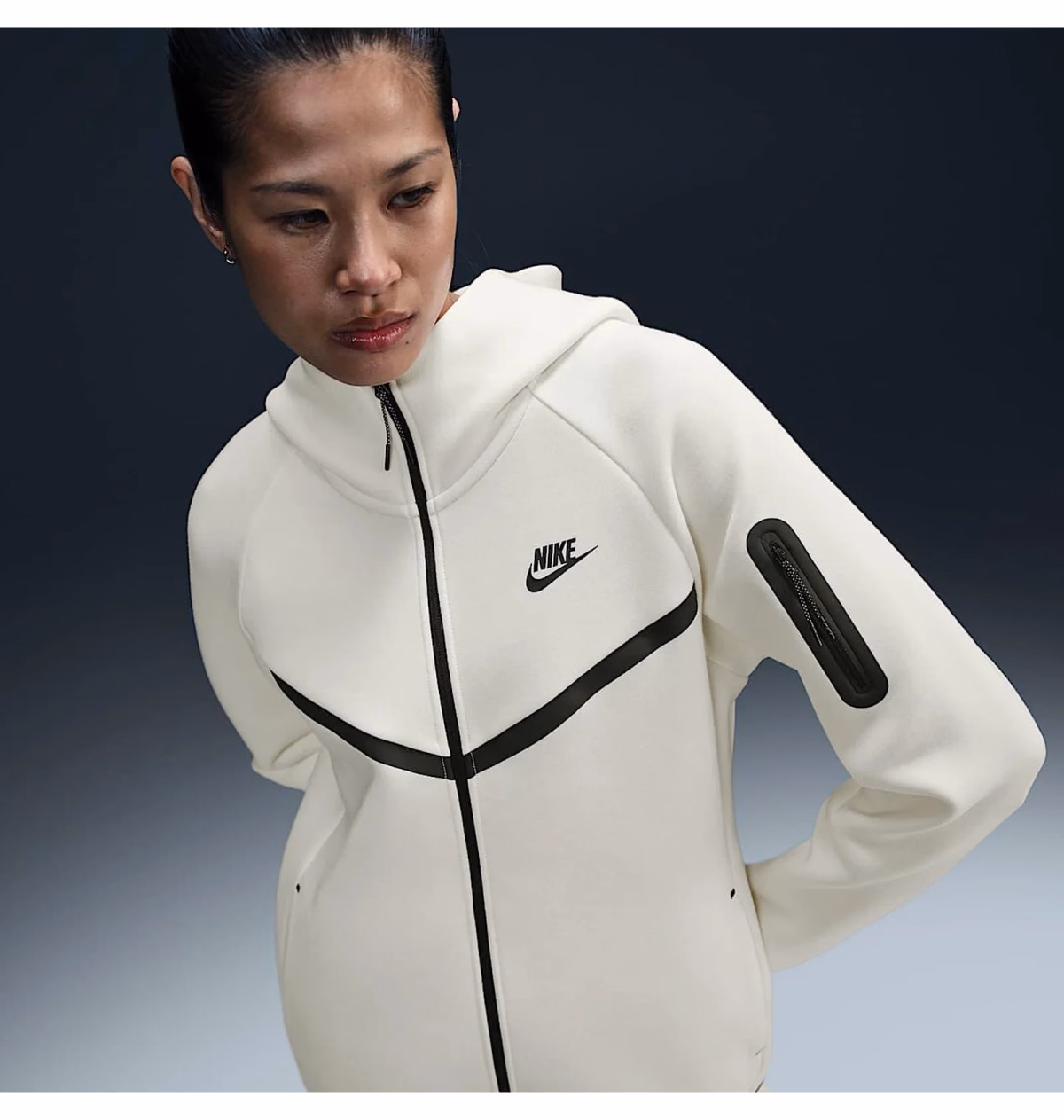 Толстовка жіноча Nike Sportswear Tech Fleece Windrunner Beige HV6747-110 — фото 3