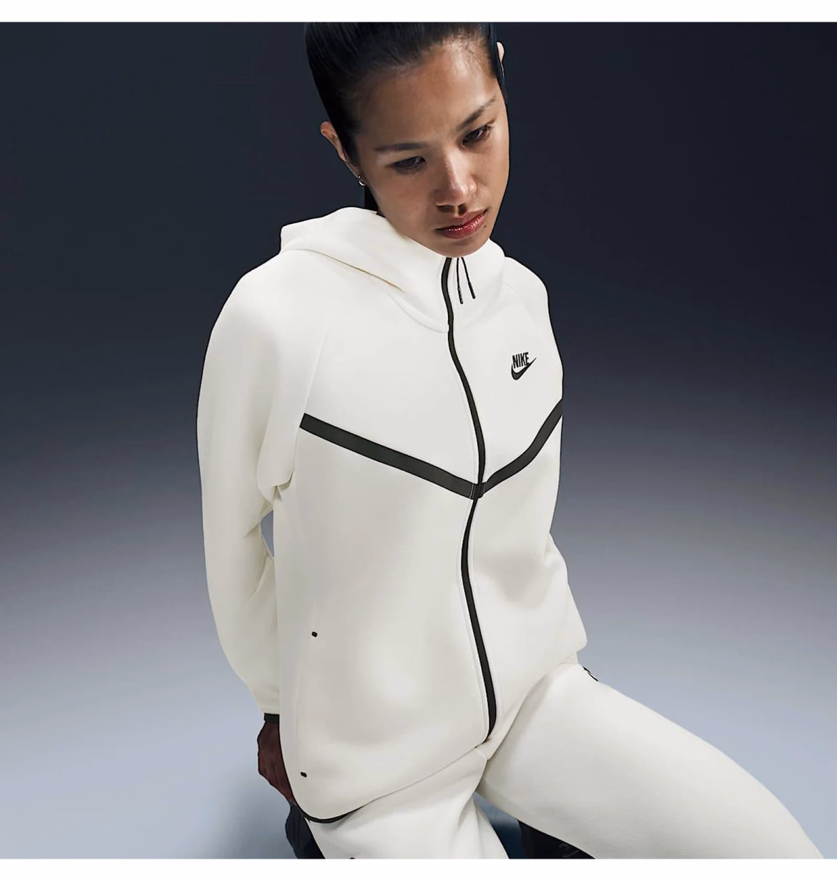 Толстовка жіноча Nike Sportswear Tech Fleece Windrunner Beige HV6747-110