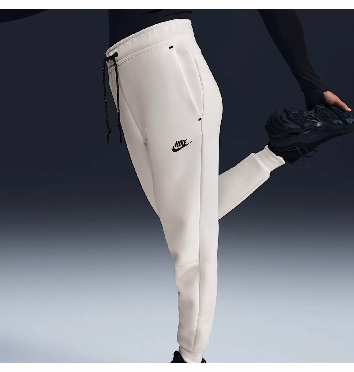 Штани жіночі Nike Sportswear Tech Fleece HV6779-110