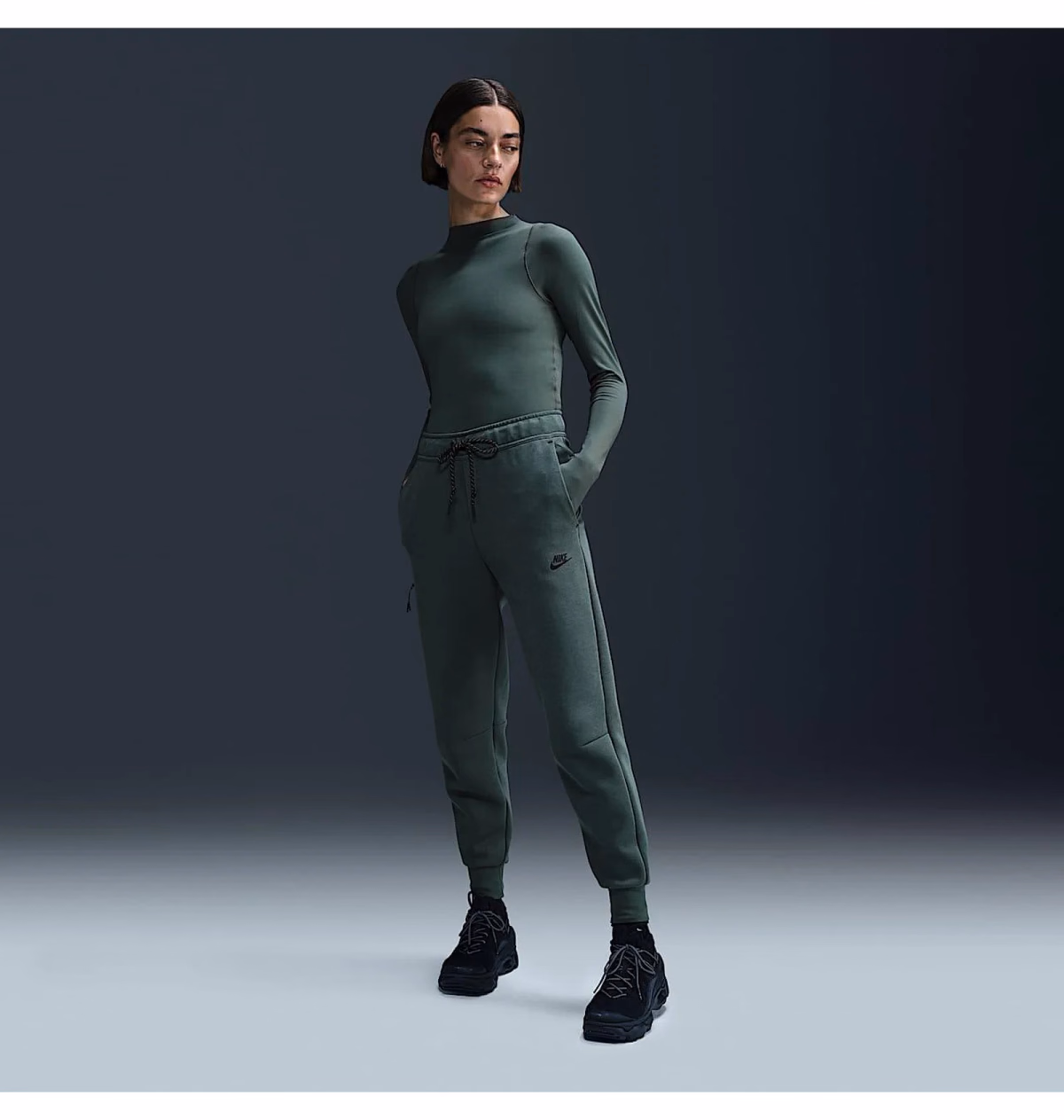 Штани жіночі Nike Sportswear Tech Fleece HV6779-338